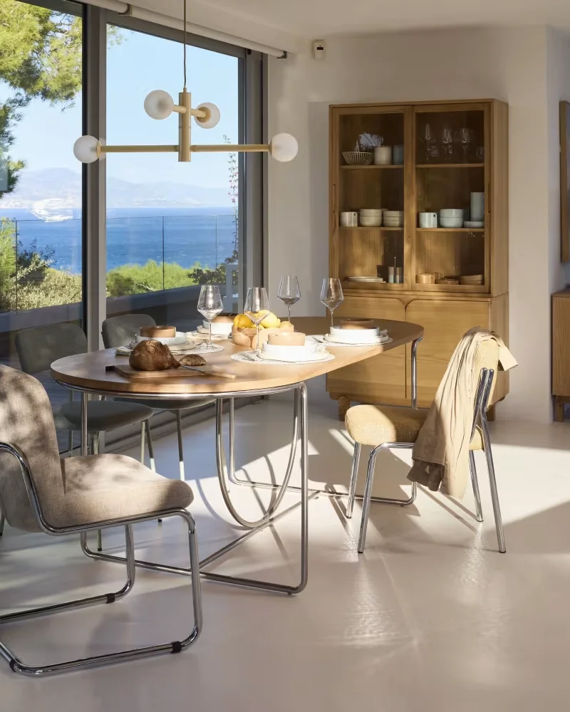 Chaise en tissu recyclé beige et chrome Maisons du Monde