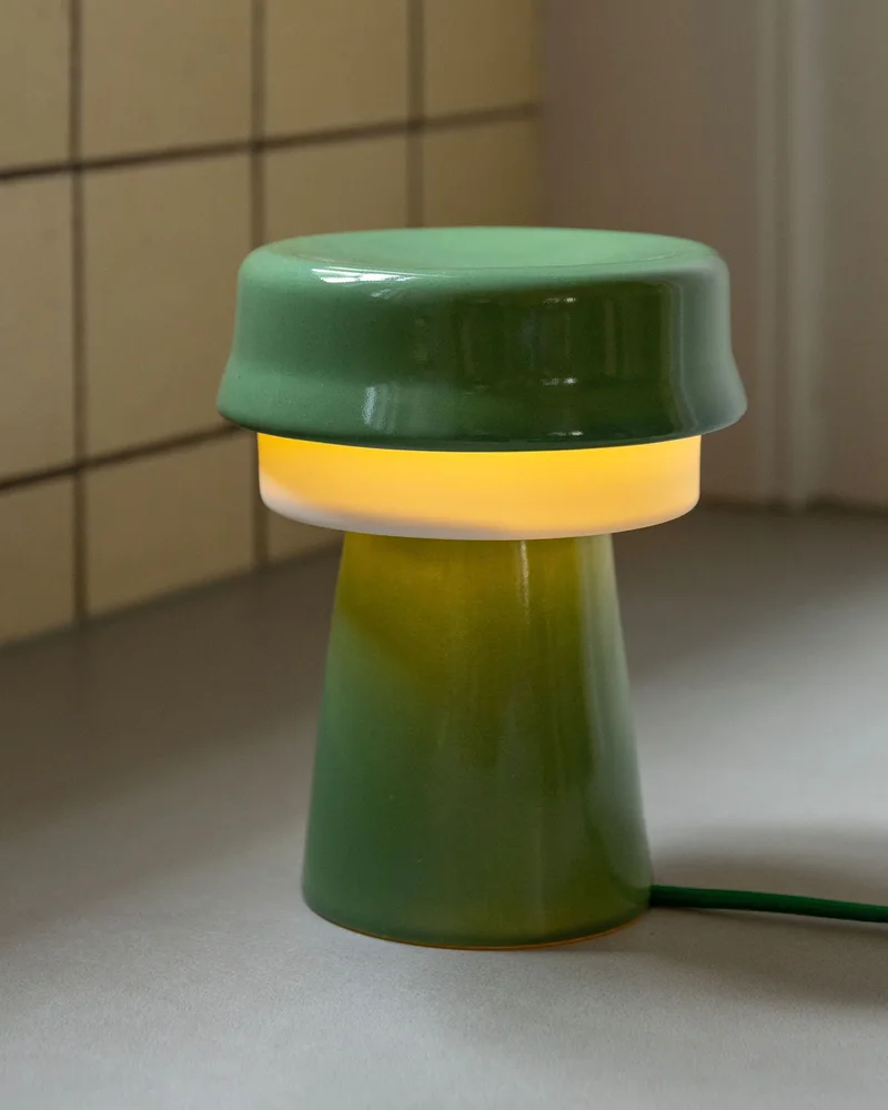 Petite lampe en céramique verte madeindesign.com
