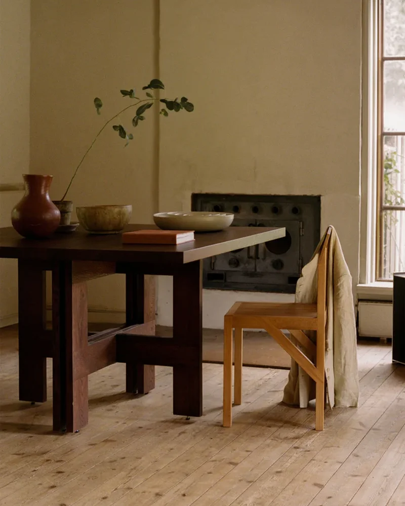 Chaise en bois moderniste Westwing