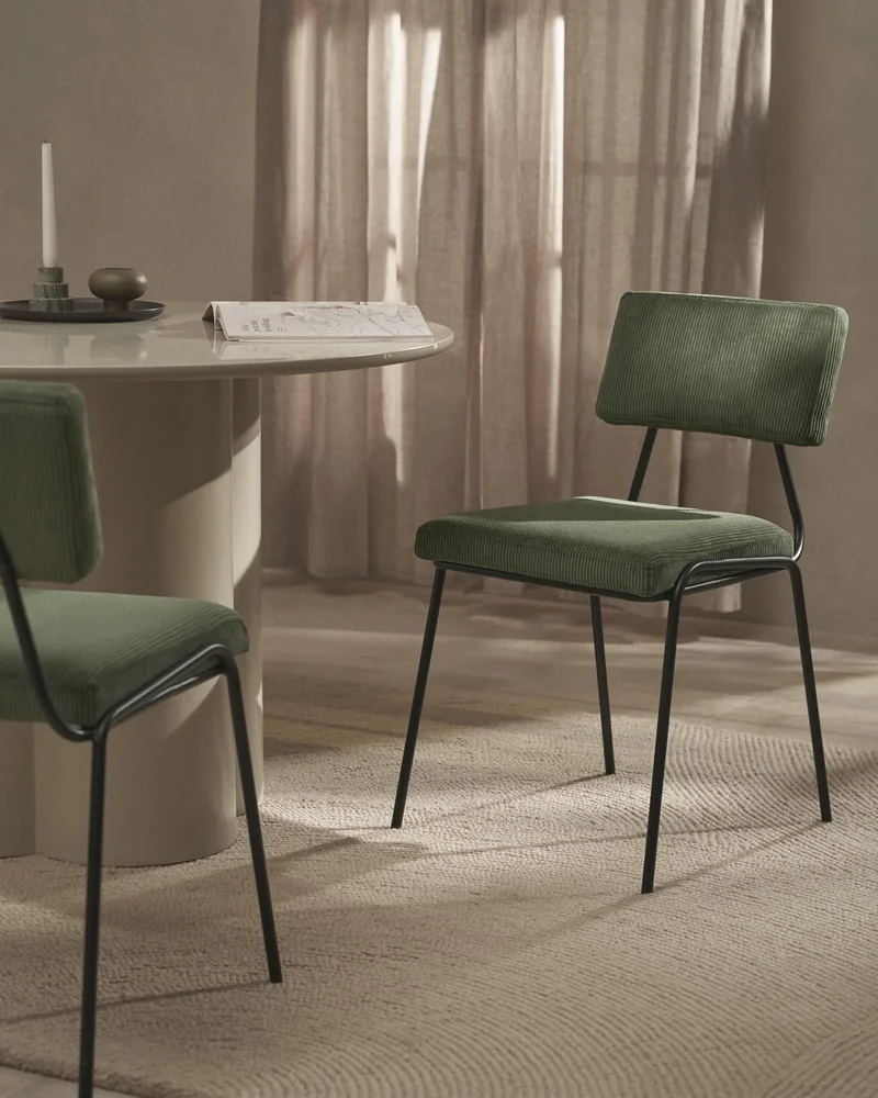 Chaise en velours côtelé vert kaki Westwing