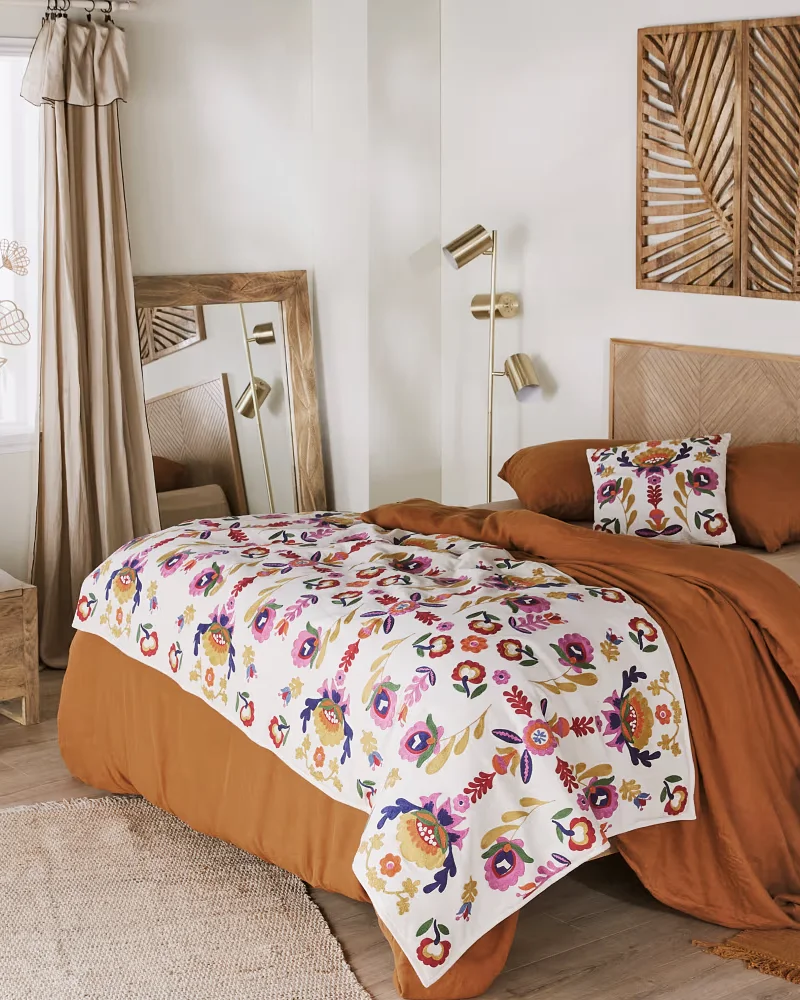 Coussin à motif floral coloré Maisons du Monde