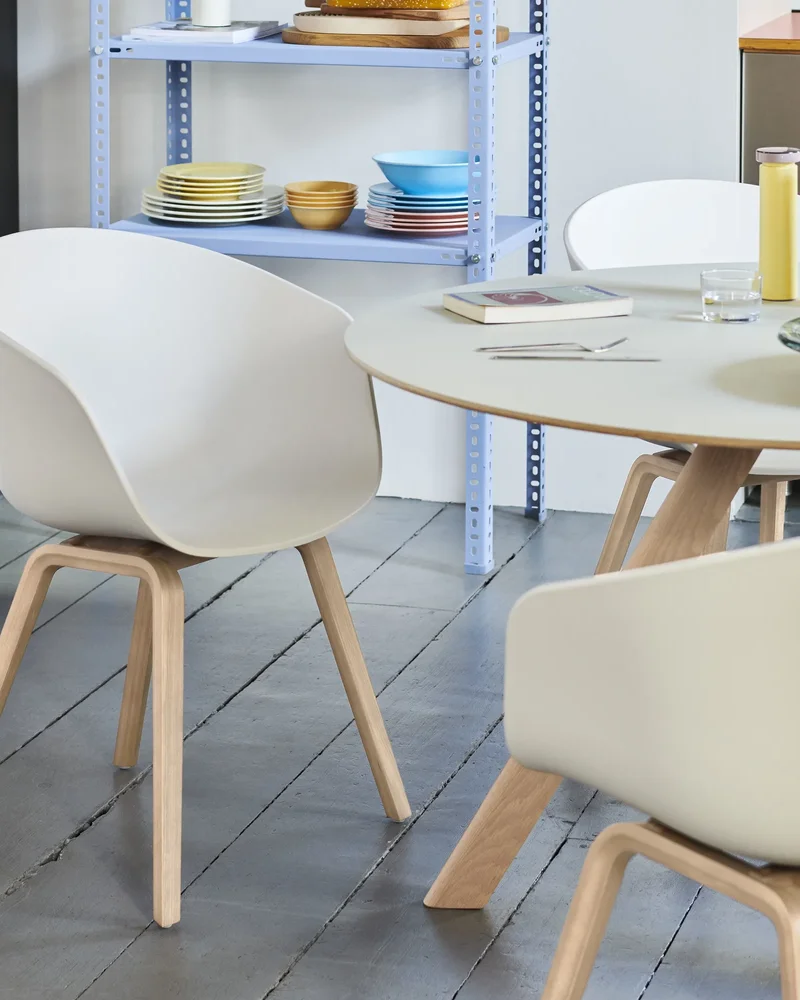 Chaise scandinave avec accoudoirs madeindesign.com