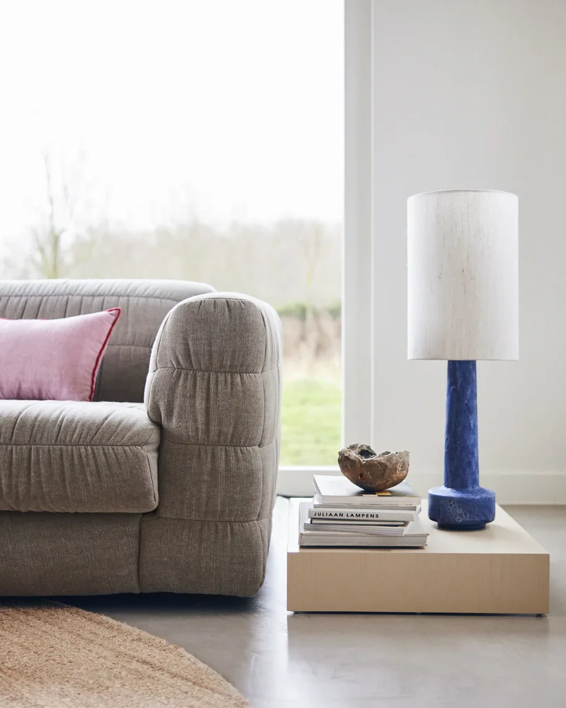 Grande lampe en céramique bleue madeindesign.com