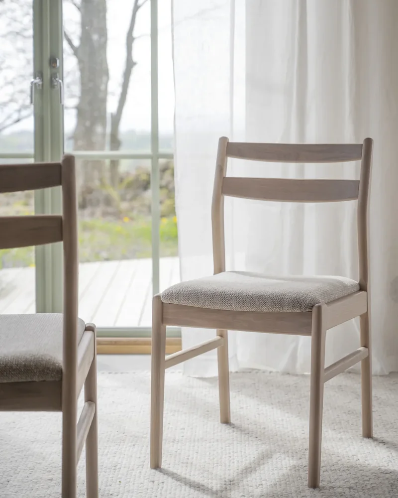 Chaise en tissu beige clair Westwing