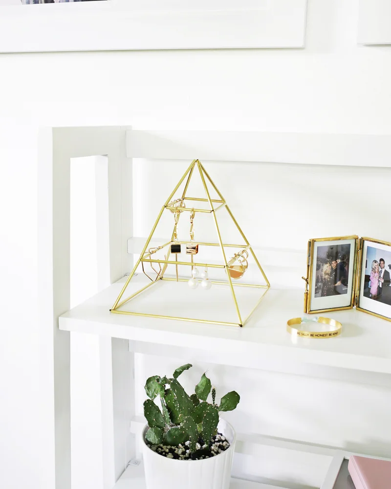 porte boucle oreille pyramide diy