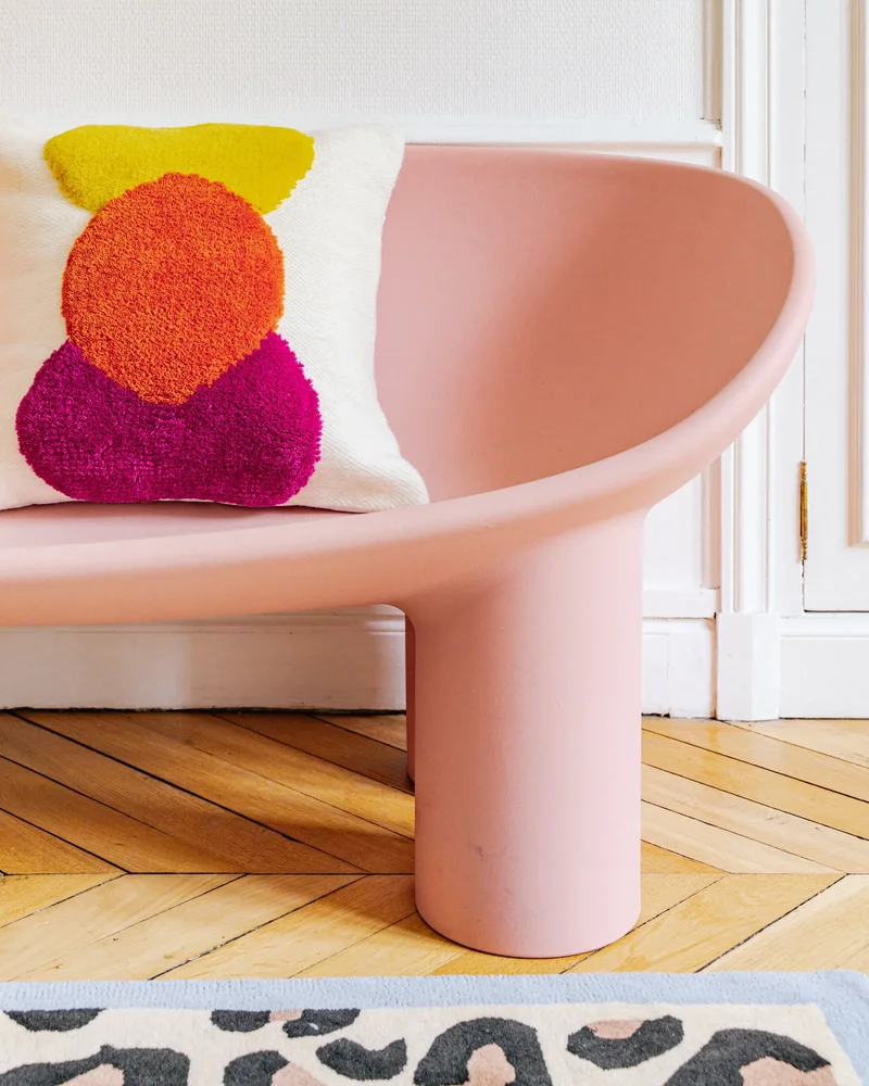 Coussin en laine tissée à motifs colorés madeindesign.com