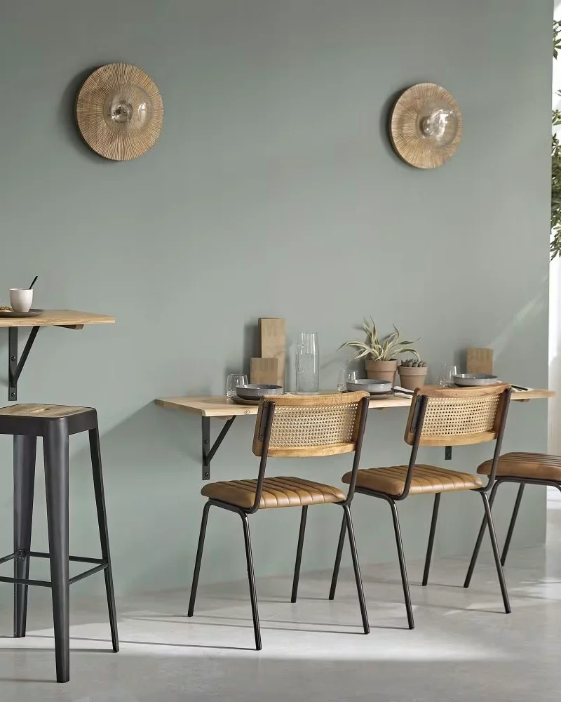 Chaise en cannage style industrielle Maisons du Monde