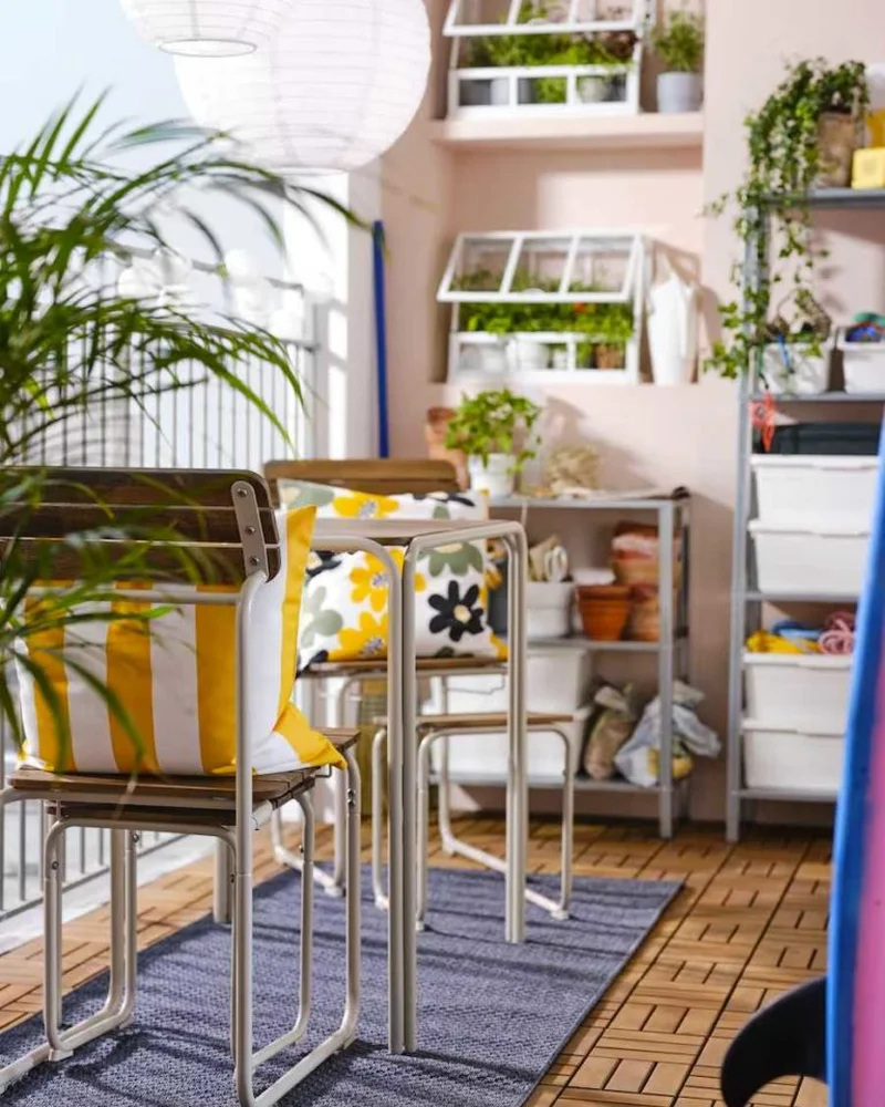 04 deco balcon coussins jaunes