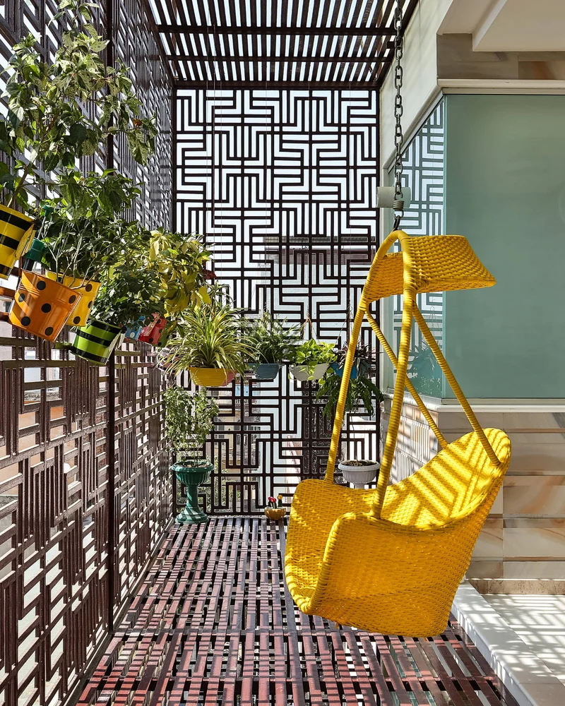 08 fauteuil suspendu jaune deco balcon