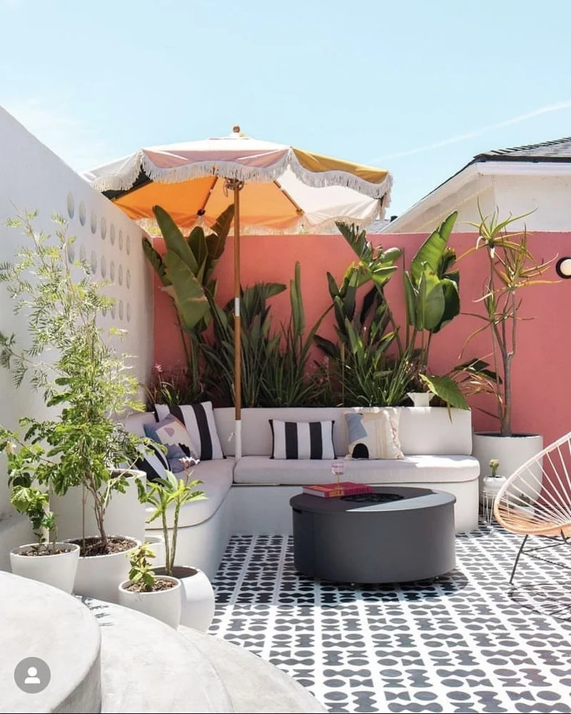 09 deco terrasse noir blanc terracotta