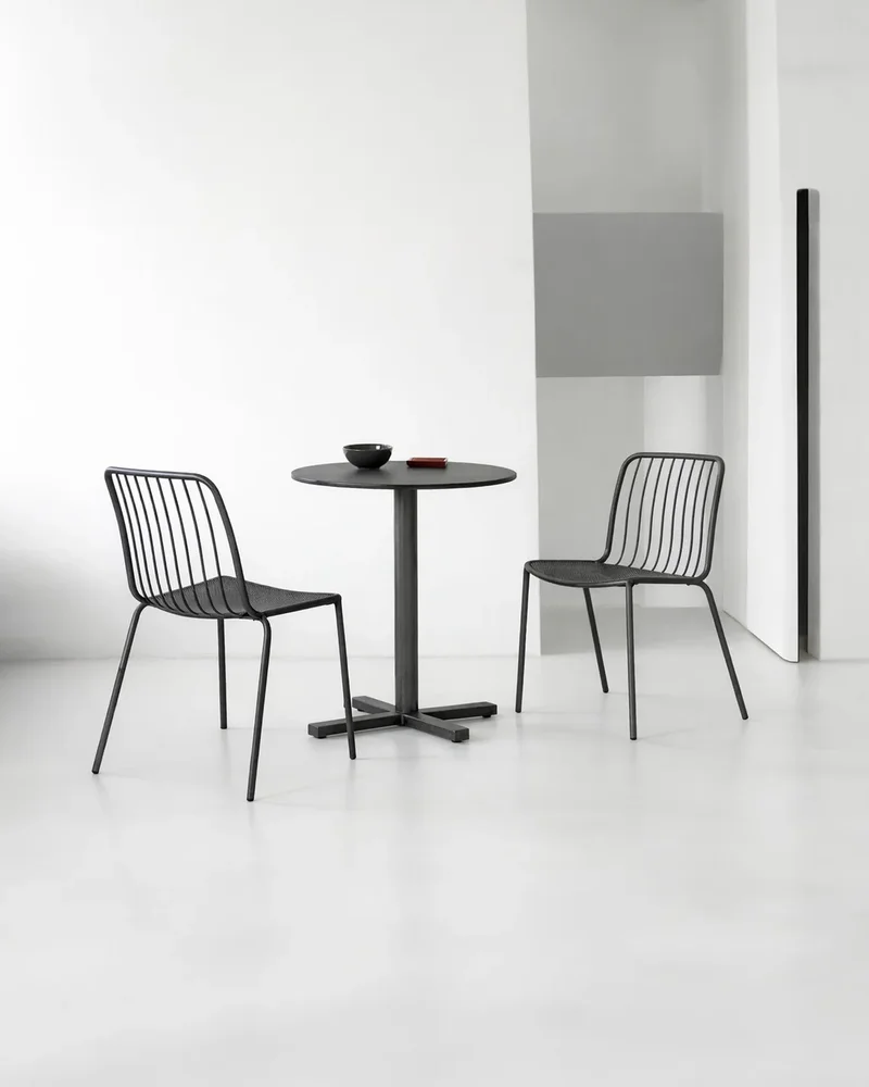 Chaise minimaliste en métal Westwing