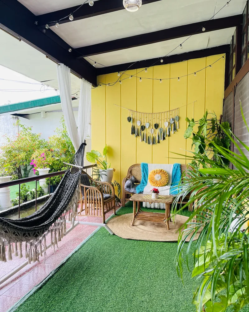 12 deco balcon boheme mur jaune