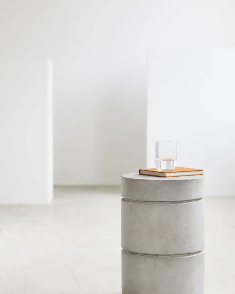 table appoint sculpturale beton