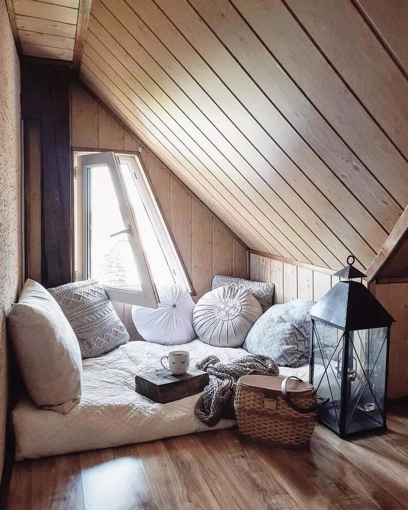 chambre sous pente coin lecture