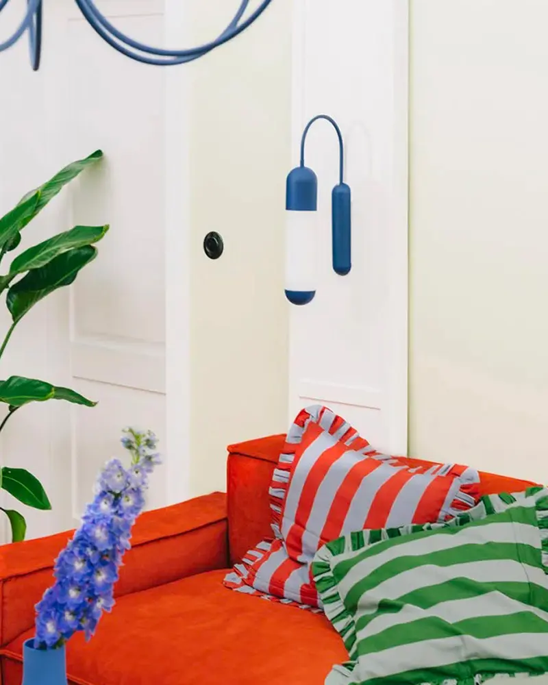 applique murale contemporaine bleue