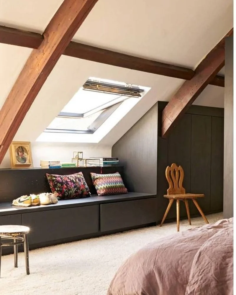 chambre sous pente banquette rangement
