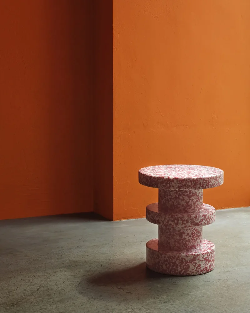 table appoint sculpturale rouge plastique recycle
