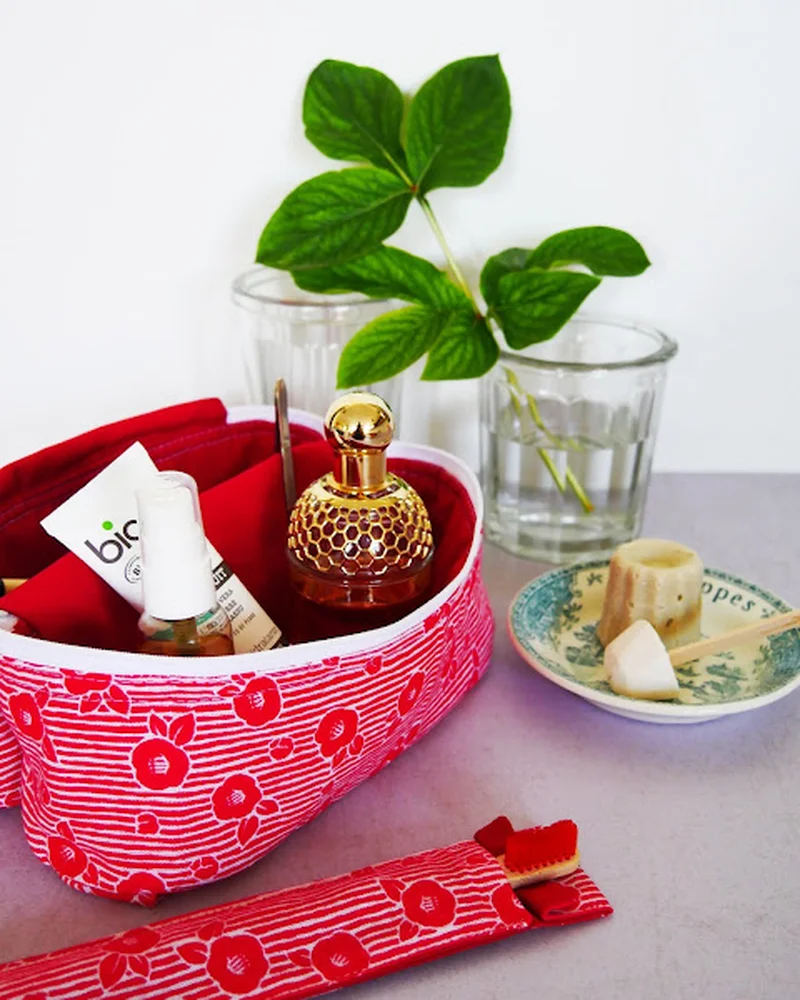 trousse toilette rouge diy