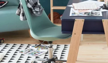 Fauteuil de bureau ergonomique pour adolescent dans une chambre moderne