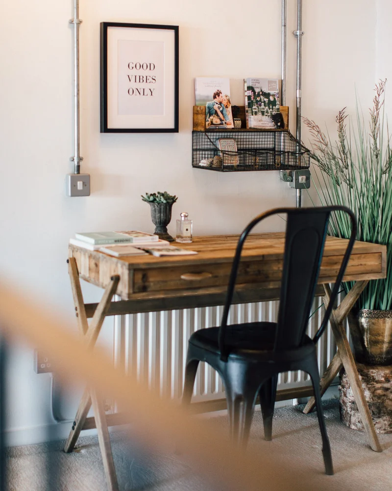 deco bureau industriel chaleureux