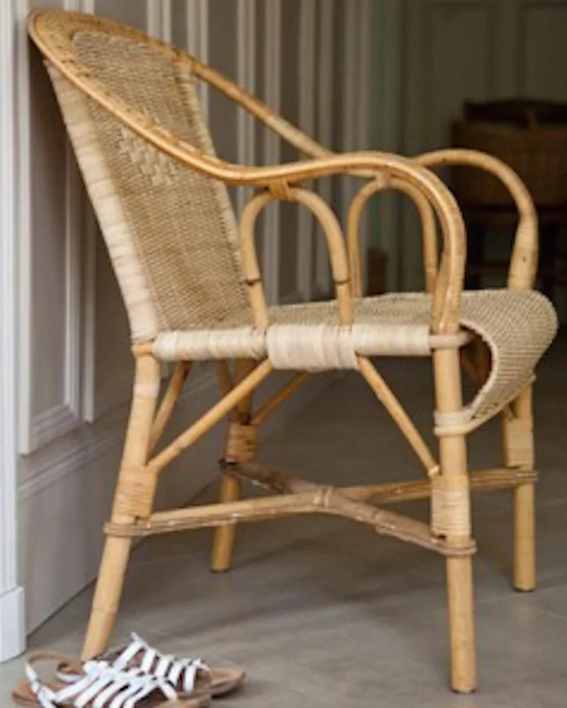 Fauteuil Grand-père de KOK en rotin naturel avec coussin rayé