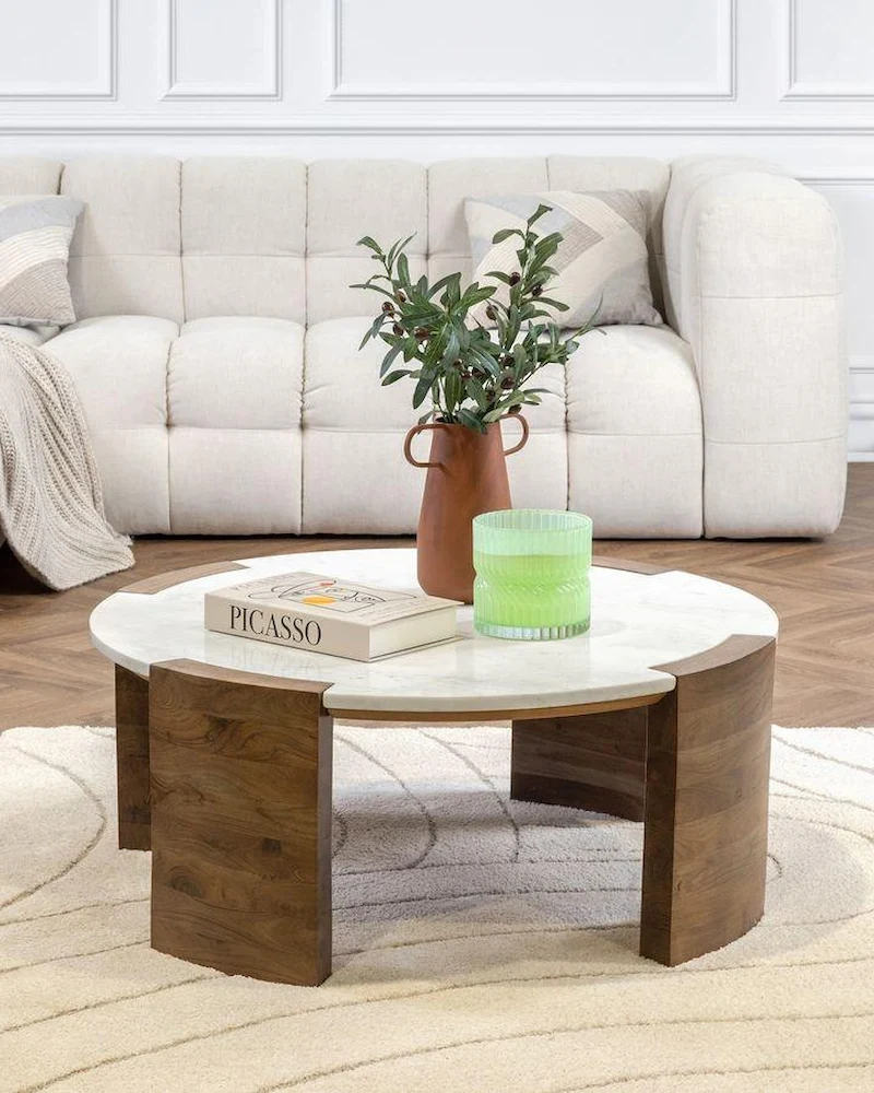 Table basse ronde Torvi plateau marbre et pieds acacia de Bobochic