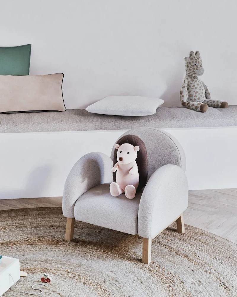 Fauteuil enfant Carly en bouclette recyclée crème sur pieds en bois
