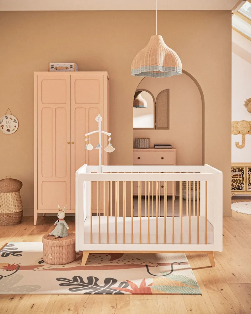 Lit bébé vintage Sweet blanc à barreaux en hêtre et pieds obliques