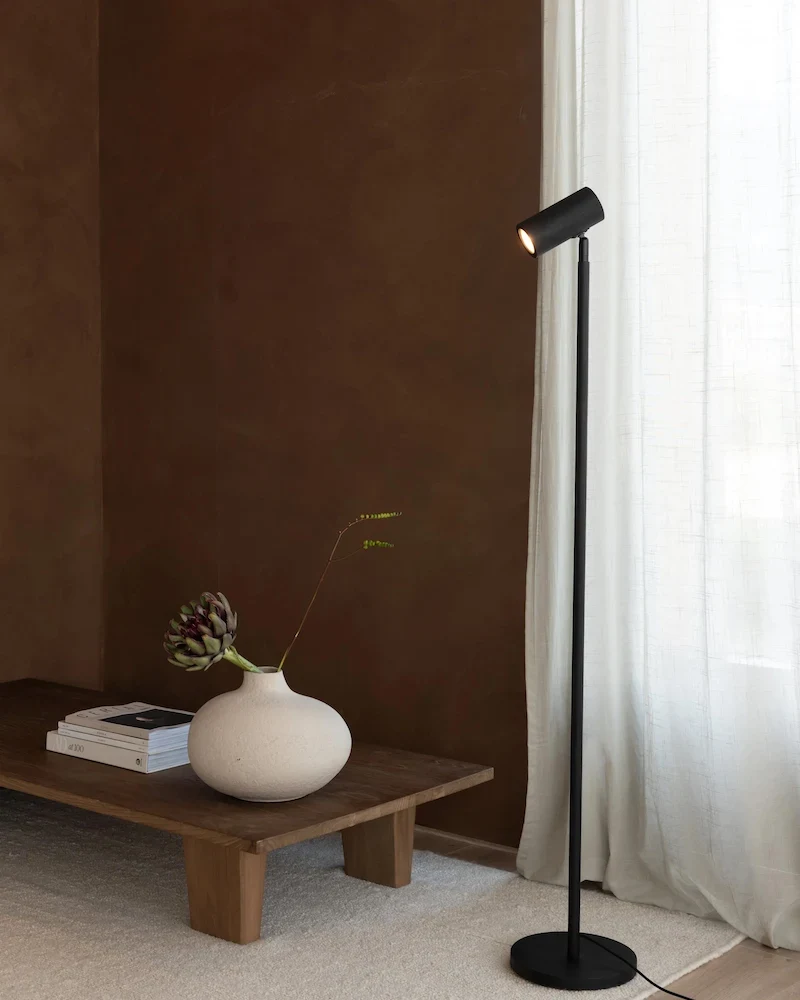 Lampadaire en bambou noir Java de Good & Mojo