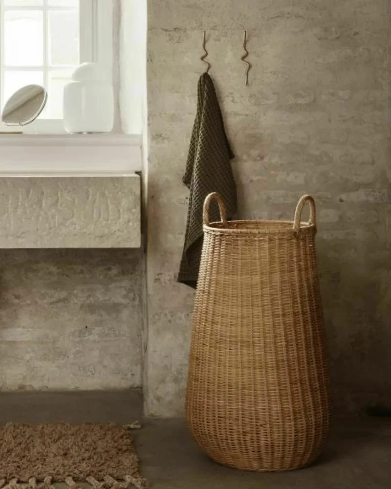 Panier à linge en rotin naturel tissé de Ferm Living