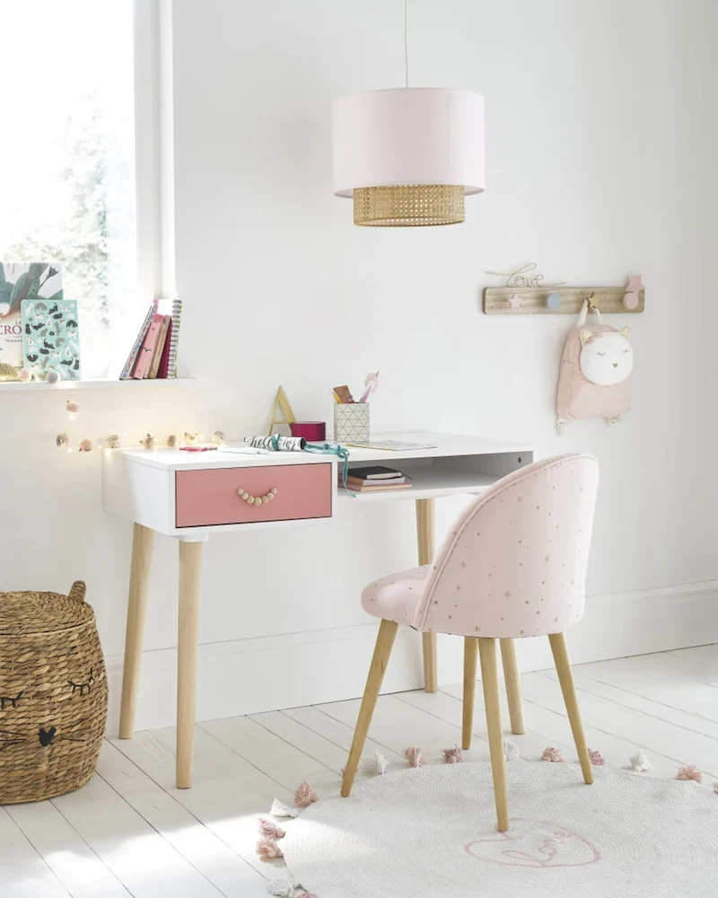 Chaise vintage enfant rose motifs étoiles dorées Mauricette de Maisons du Monde