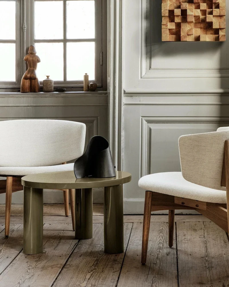 Fauteuil lounge Herman de Ferm Living en chêne massif et bouclé écru