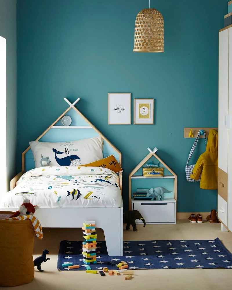 Lit évolutif Tipili de Vertbaudet avec tête de lit en forme de maison