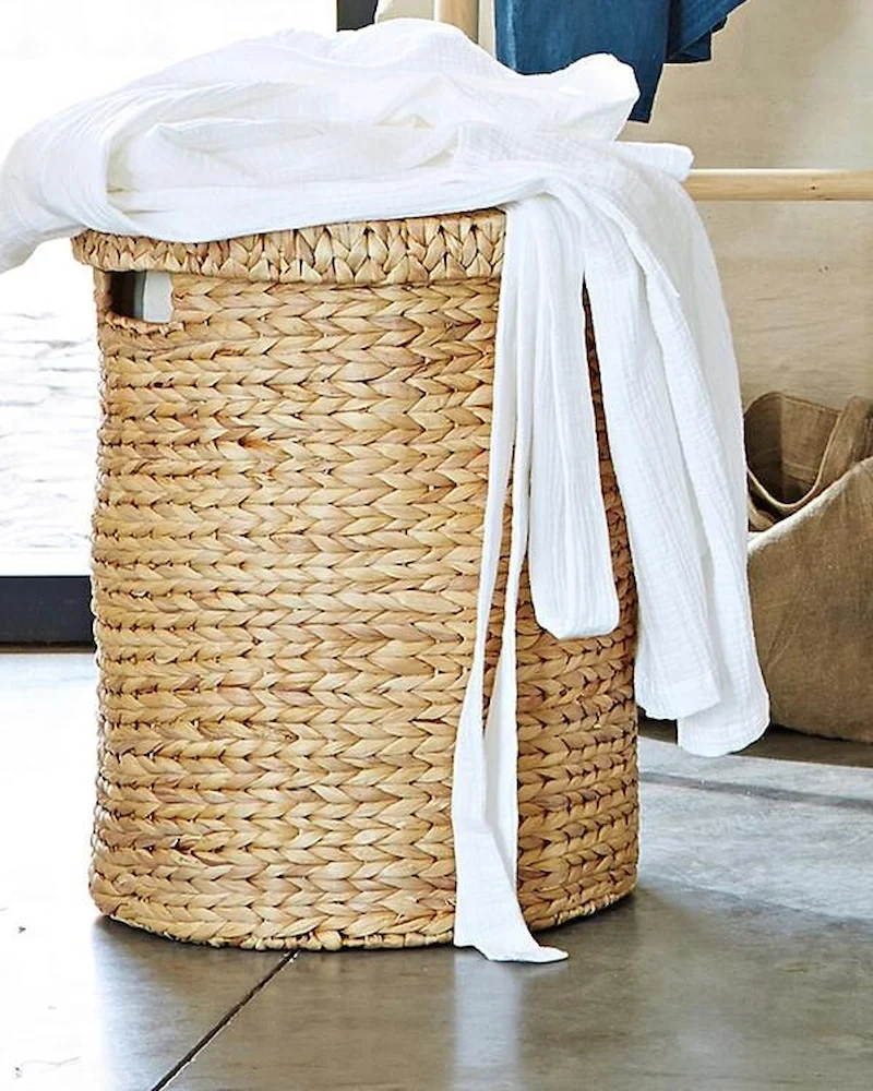 Panier à linge rond Lomopi en jacinthe d'eau de La Redoute Intérieurs