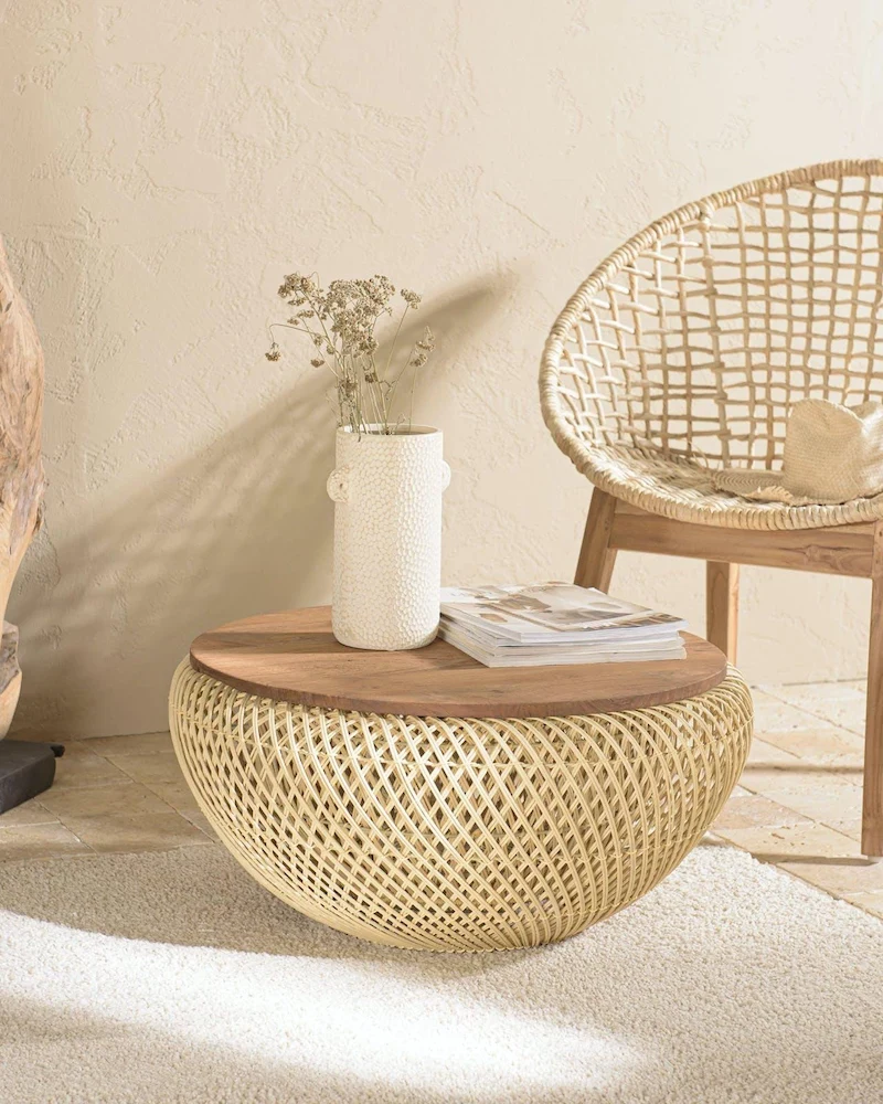 Table basse coffre Swing en rotin tressé et plateau en teck recyclé