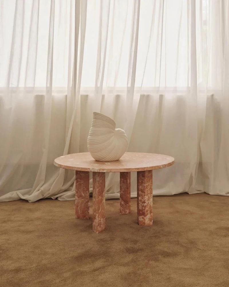 Table basse en marbre rose Taula de Ferm Living