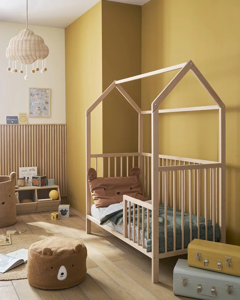 Lit bébé évolutif Castor en bois en forme de cabane