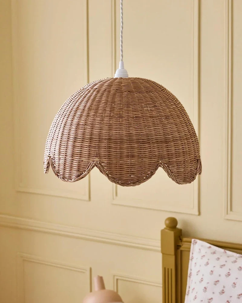 Suspension fleur en rotin tressé de Cyrillus