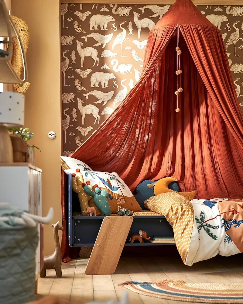Ciel de lit Wild Sahara en gaze de coton terracotta avec pompons