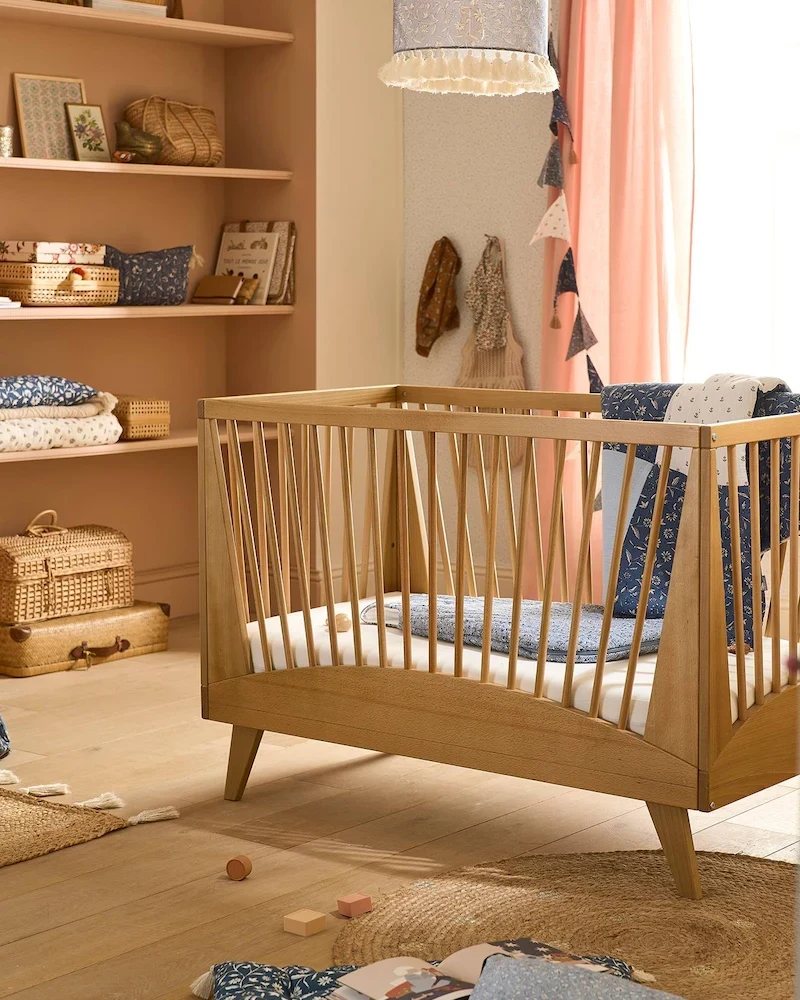 Lit bébé Sunset en bois aux panneaux évasés de Vertbaudet