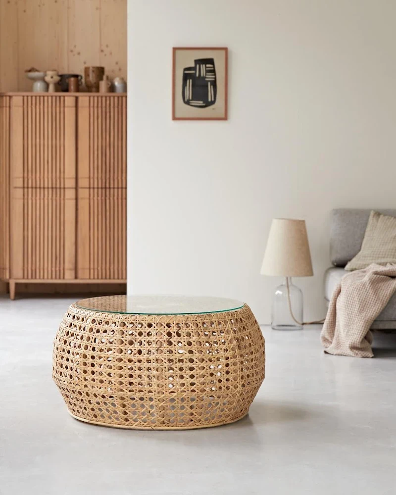 Table basse Esther de Tikamoon en rotin canné avec plateau en verre
