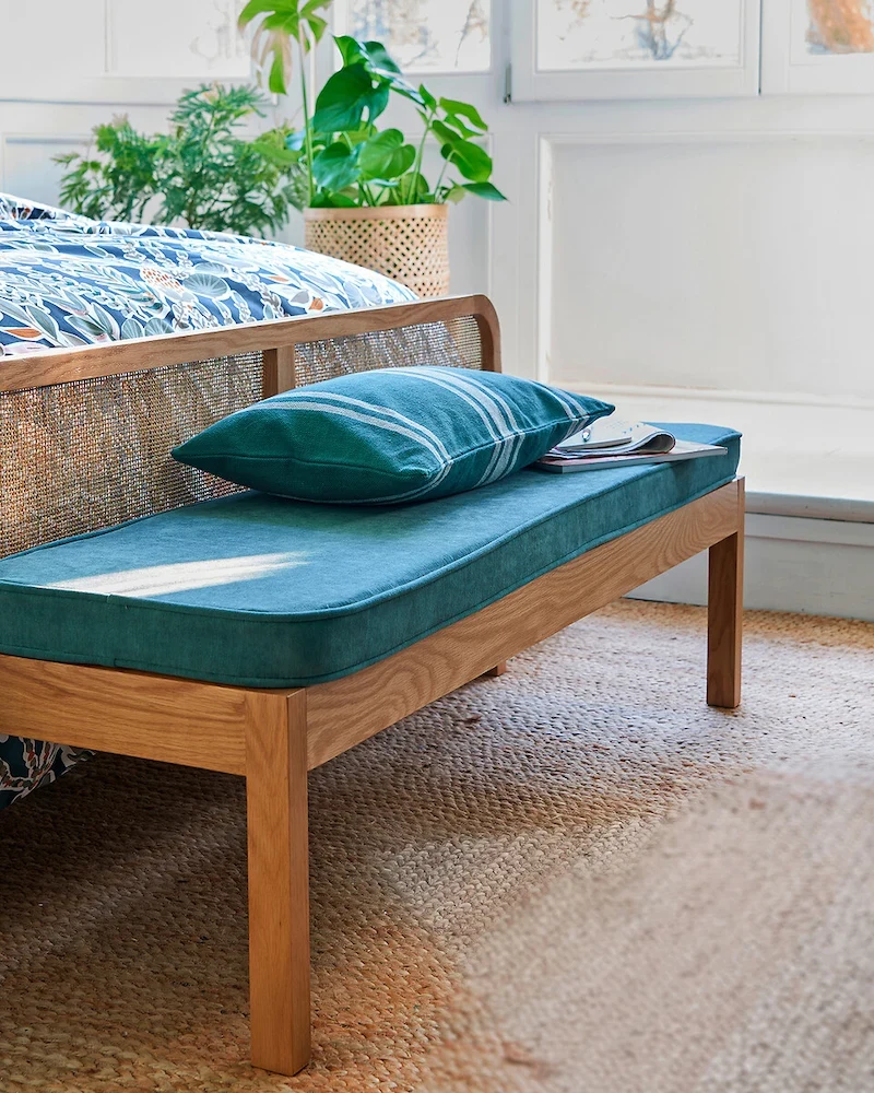Banc Scillia en chêne massif et cannage avec coussin velours vert