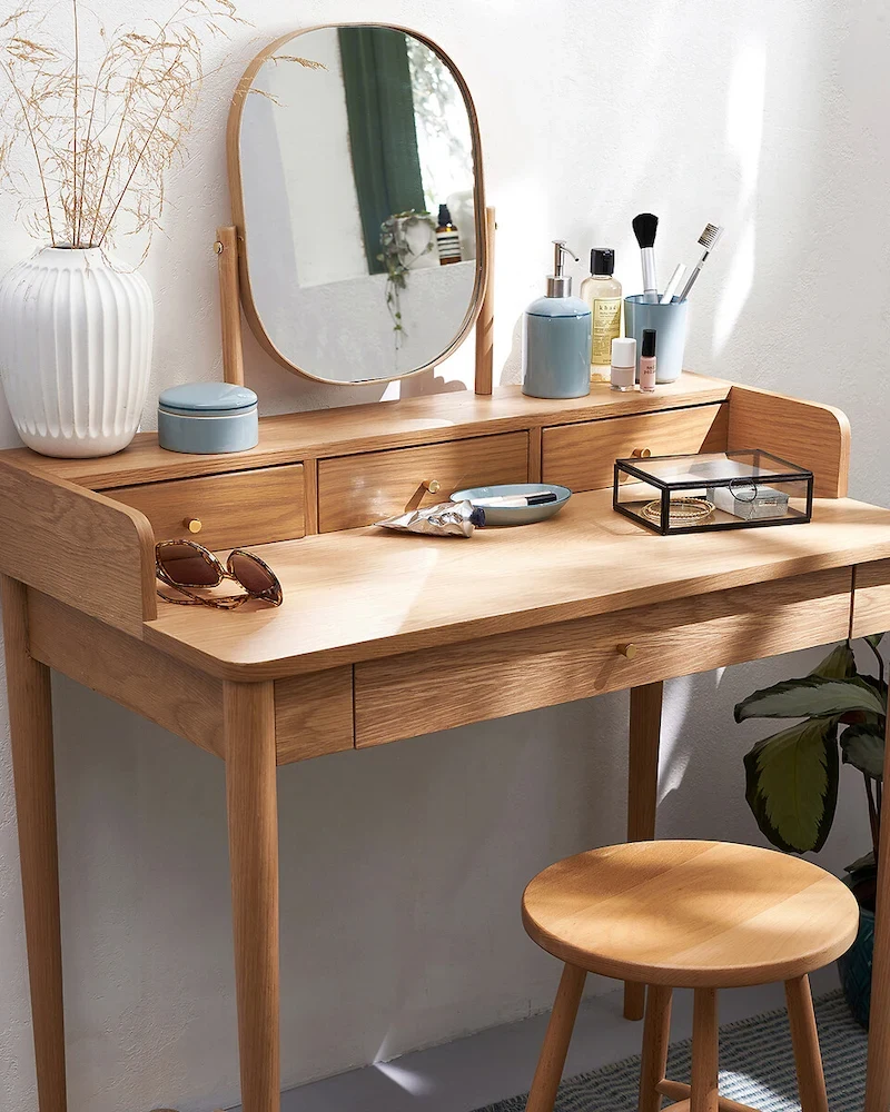 Coiffeuse Lussan en chêne avec réhausse à tiroirs et tabouret