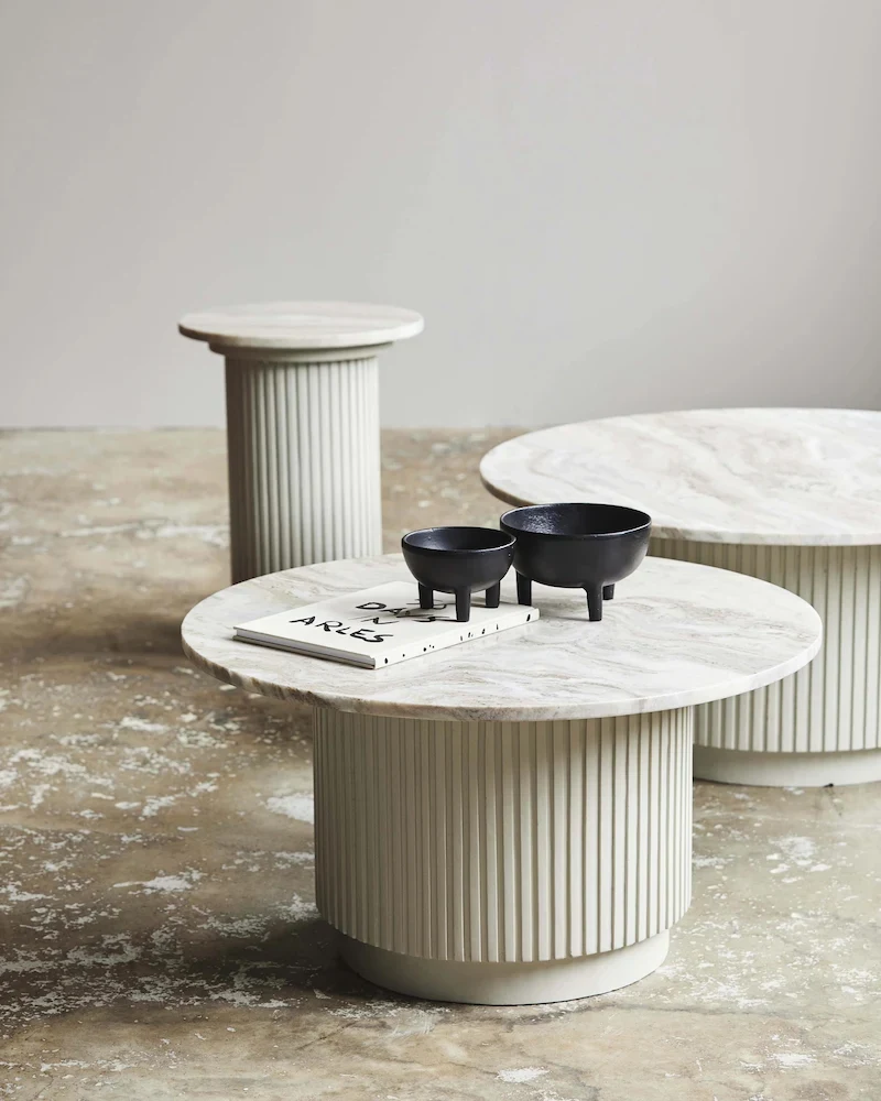 Table basse ronde en manguier et marbre blanc Erie de Nordal