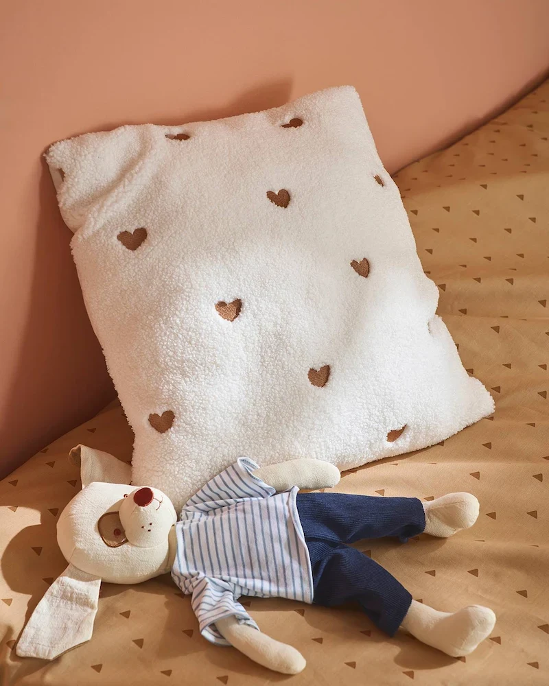 Coussin en bouclette coeur écru de Vertbaudet