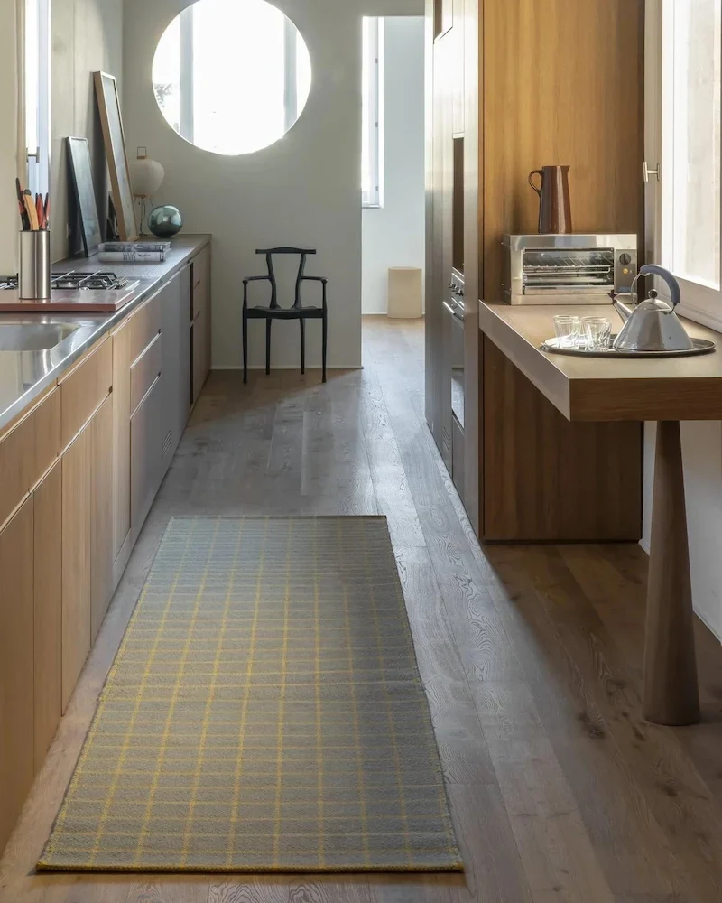 Tapis d'extérieur dhurrie tissé main Tiles gris/orange de Nanimarquina sur The Cool Republic