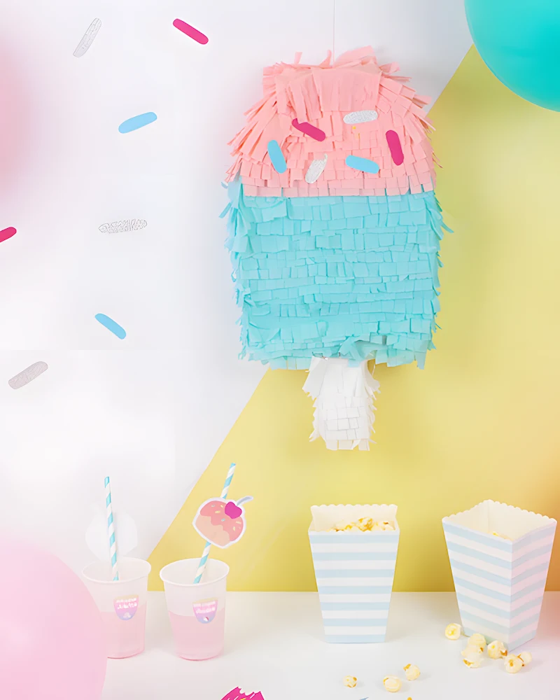 Piñata en forme de glace à l'eau rose et bleue