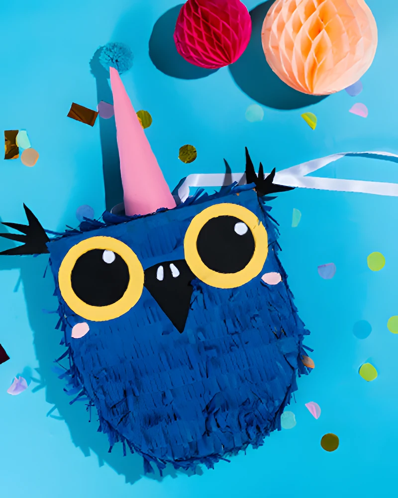 Piñata hibou colorée en papier frangé