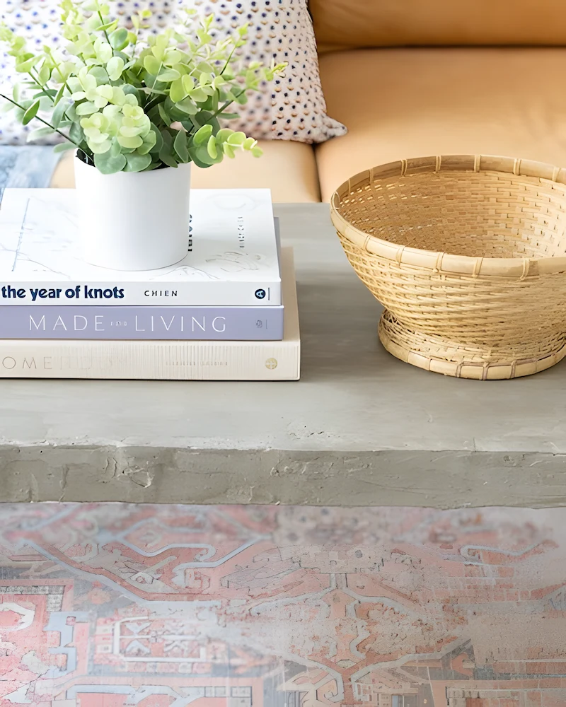 Table basse Lack recouverte d'un enduit ciment gris poncé