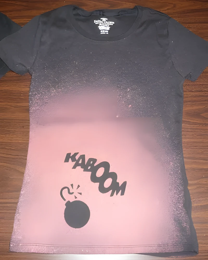 Tee-shirt noir en dégradé décoloré avec motif « Kaboom »